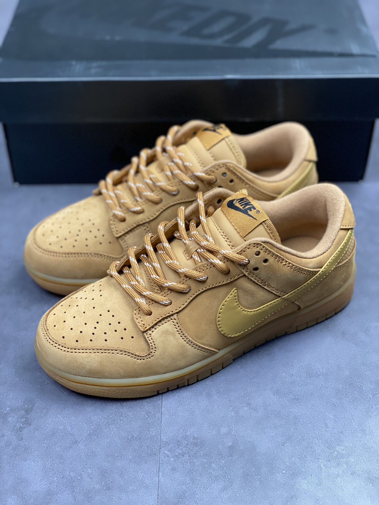 240 Nike SB Dunk Low RETRO 经典麂皮小麦 CJ9179-200