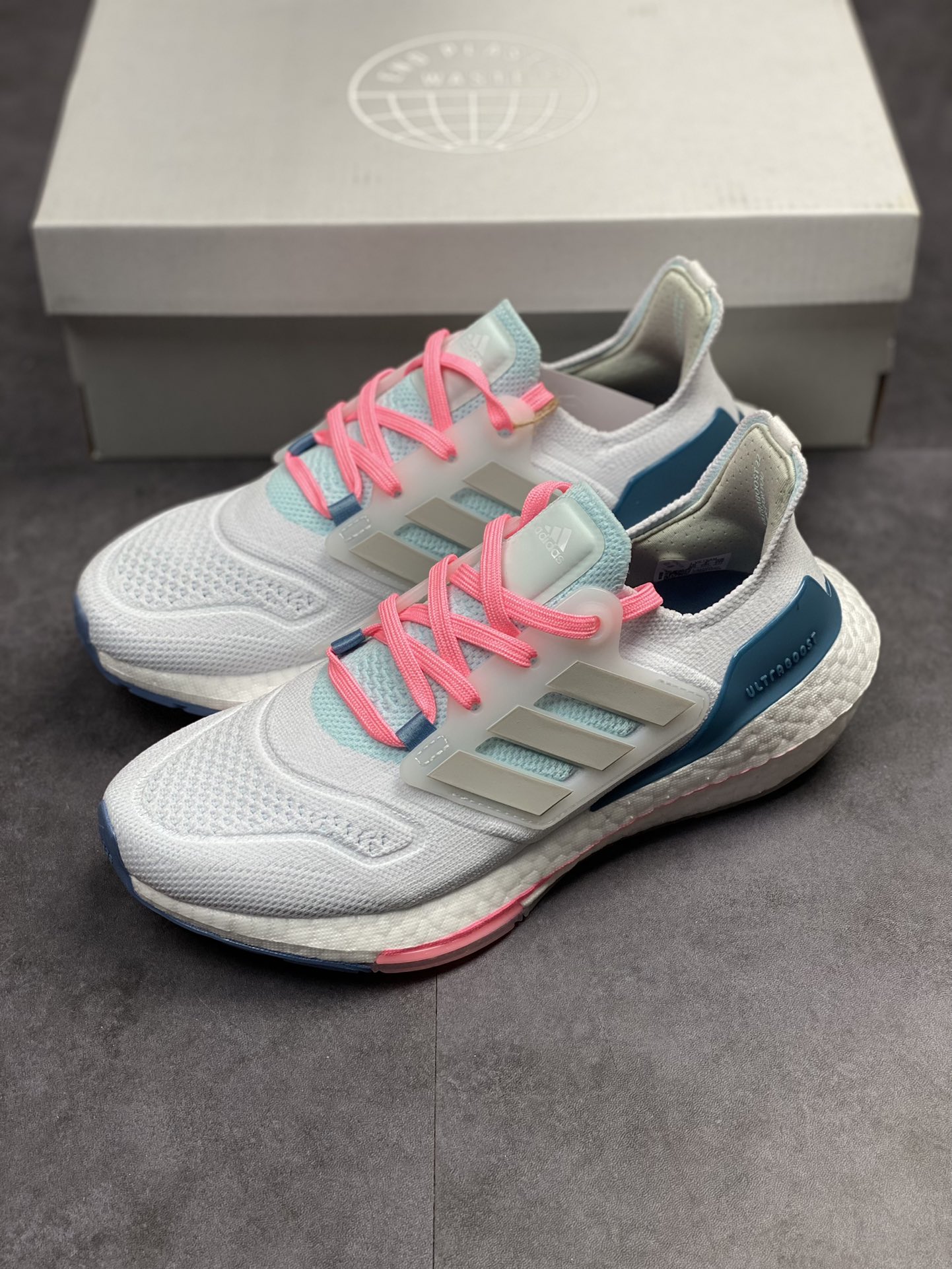 adidas ultra boost 22 series comfortable and breathable running shoes GX5929