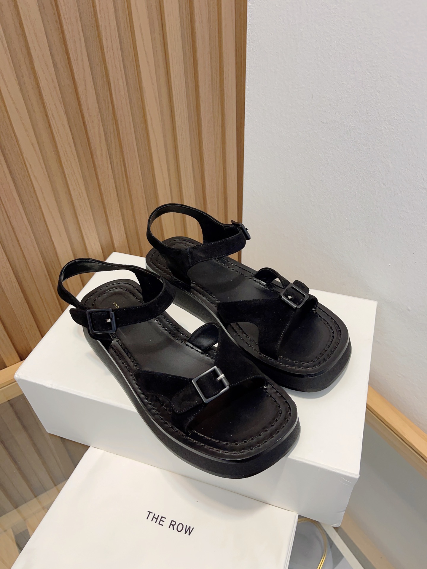 The Row Summer Retro Stylish Platform Sandals - Chic & Comfortable 2 i1678311370 1110 2