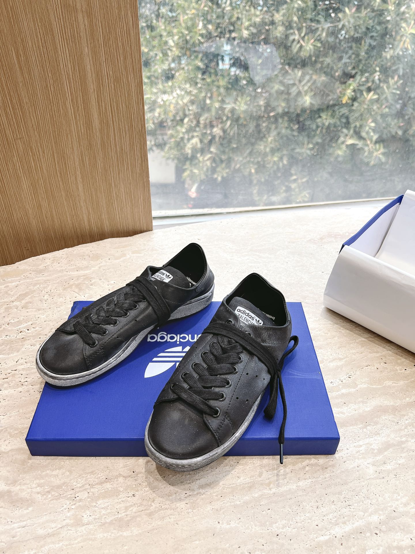 Retrospective Green Sheep Shoes: New Flat Style with Original Rubber Base - 图片 5