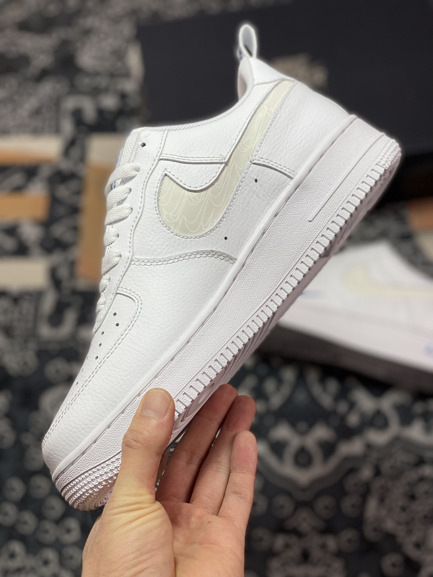 200 Nike Air Force 1 ′07 LV8 Low Premium"Cut Out/White/Blue Mini Swoosh"空军一号板鞋“皮革白宝蓝小双钩3M钩”FB8971-100