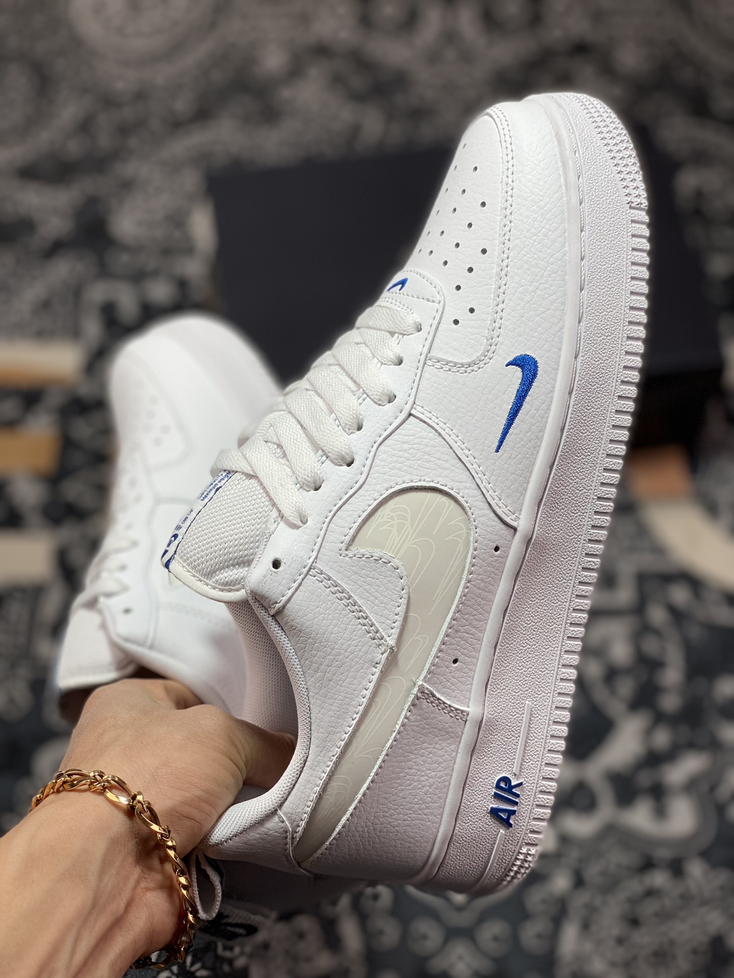 200 Nike Air Force 1 ′07 LV8 Low Premium"Cut Out/White/Blue Mini Swoosh"空军一号板鞋“皮革白宝蓝小双钩3M钩”FB8971-100