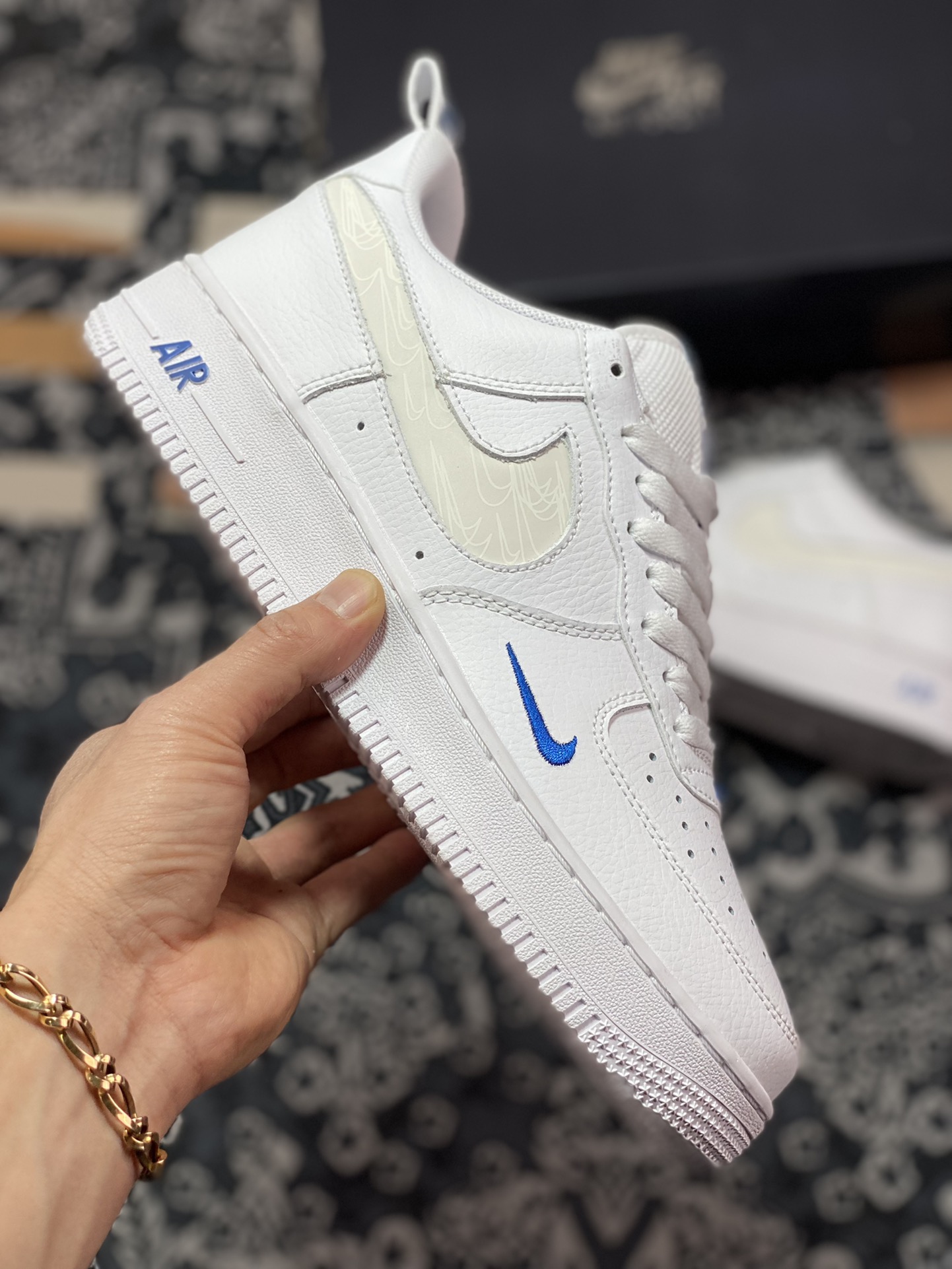 200 Nike Air Force 1 ′07 LV8 Low Premium"Cut Out/White/Blue Mini Swoosh"空军一号板鞋“皮革白宝蓝小双钩3M钩”FB8971-100