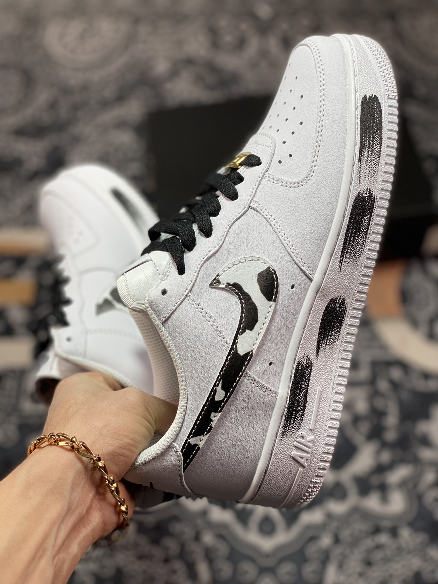 220 Nike Air Force 1’07 Low"White/Black Cow"空军一号经“皮革白黑奶牛涂鸦”DE0023-001