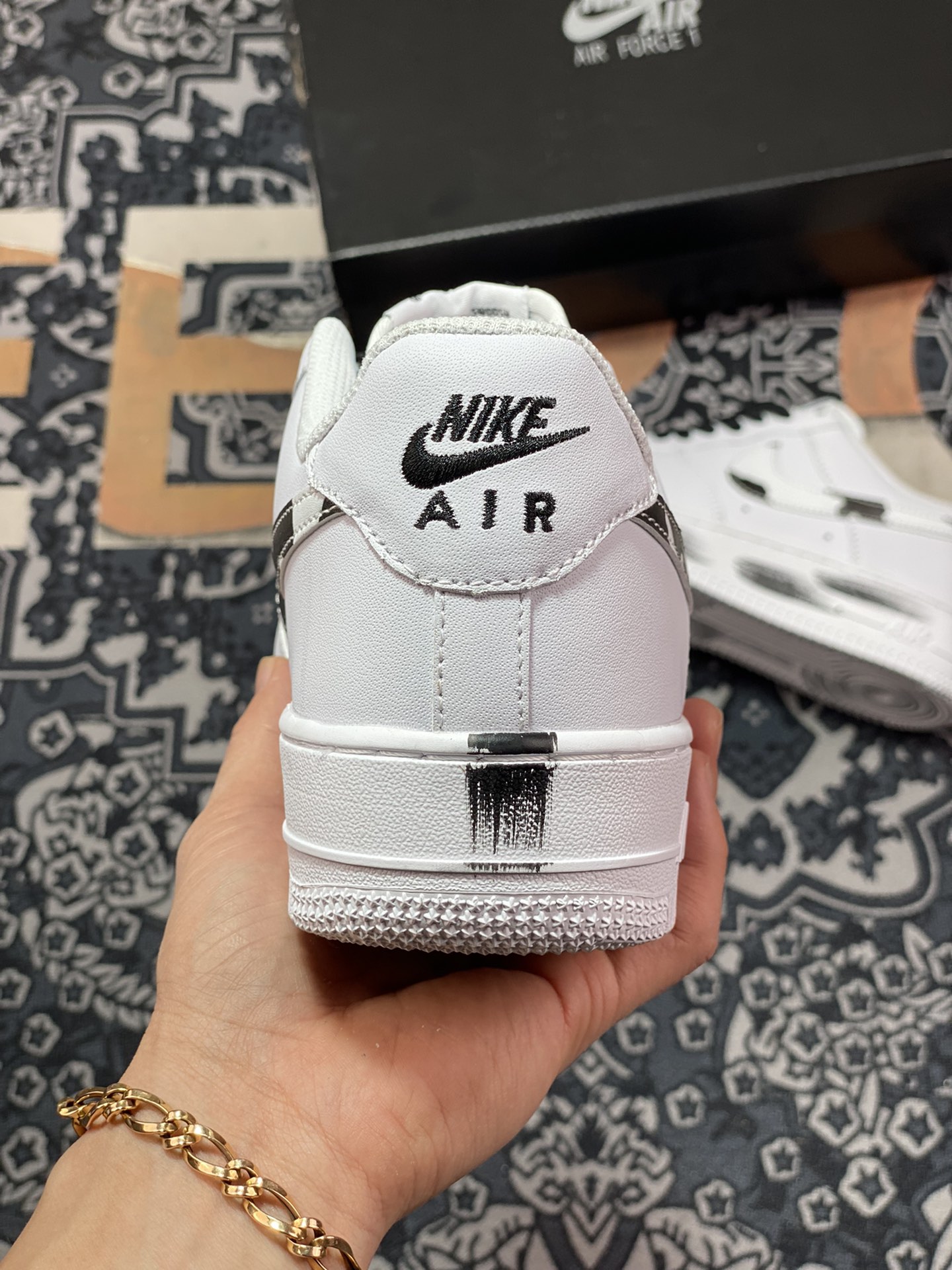 220 Nike Air Force 1’07 Low"White/Black Cow"空军一号经“皮革白黑奶牛涂鸦”DE0023-001