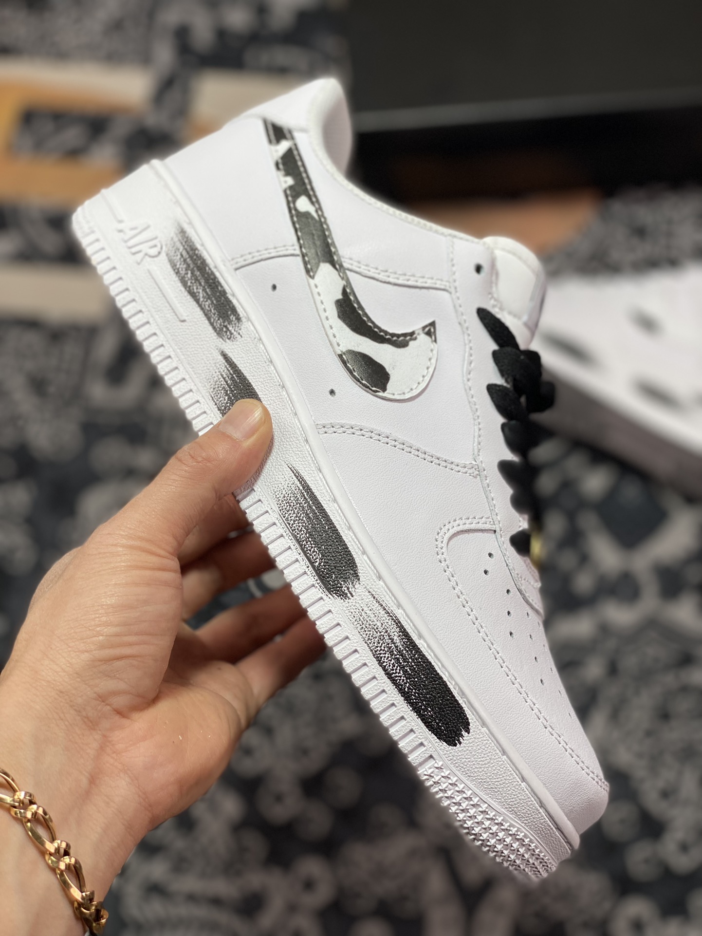 220 Nike Air Force 1’07 Low"White/Black Cow"空军一号经“皮革白黑奶牛涂鸦”DE0023-001