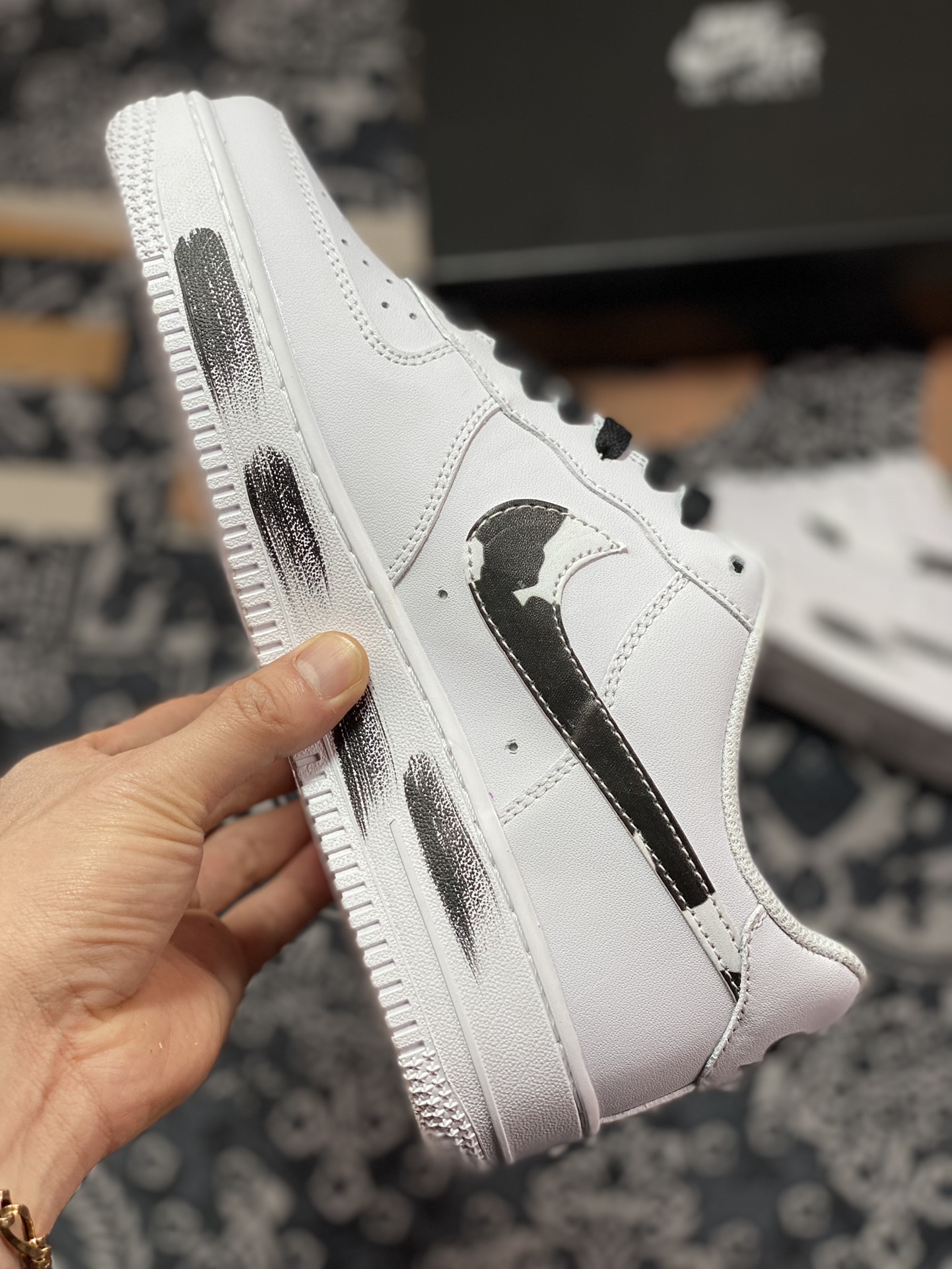 220 Nike Air Force 1’07 Low"White/Black Cow"空军一号经“皮革白黑奶牛涂鸦”DE0023-001