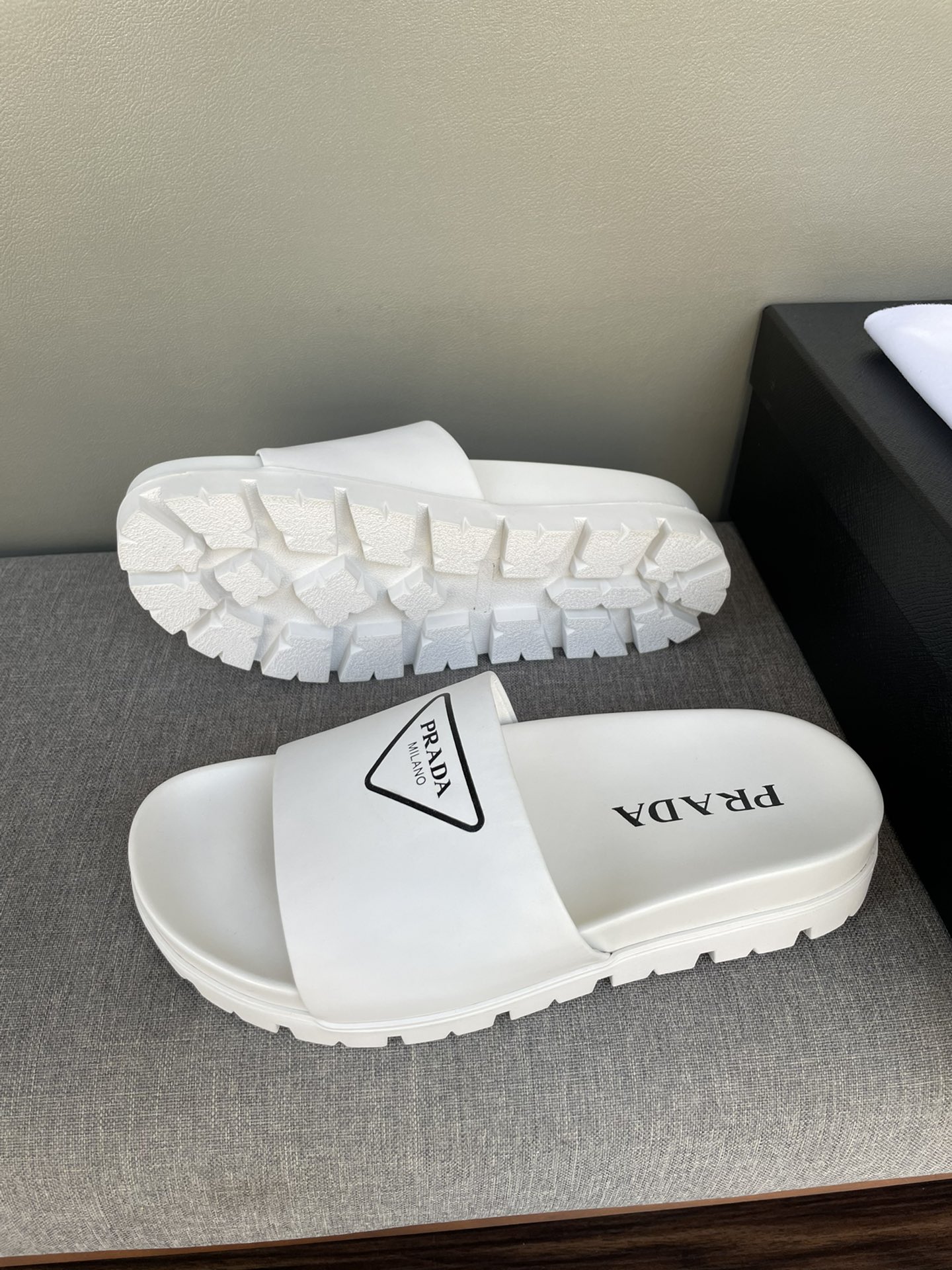 9527 [Strong] [Strong] [Strong] Original single quality prada prada classic san