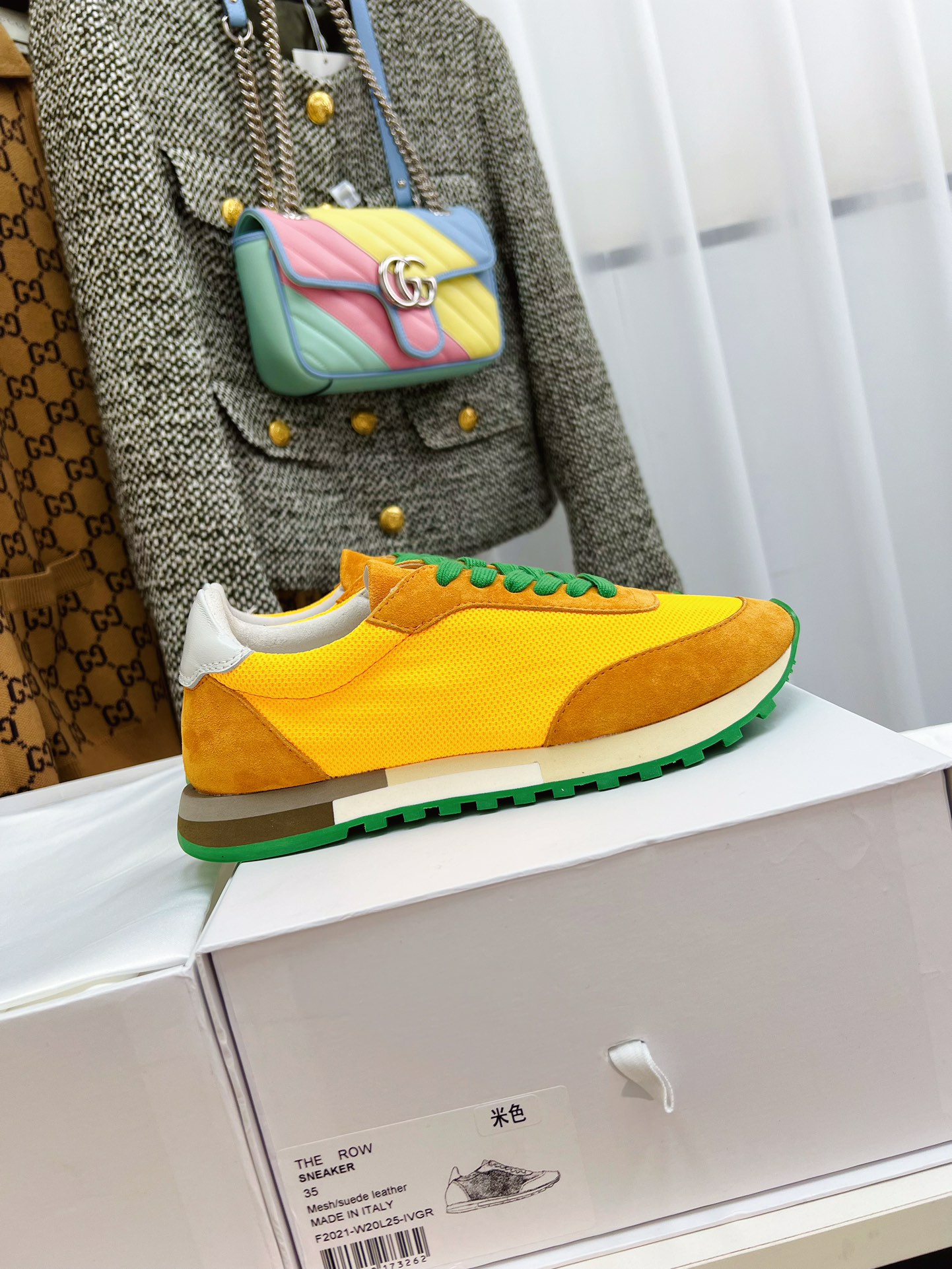 The Row: Comfortable White Sports Shoes with Simple Design and Quality Materials - 图片 4