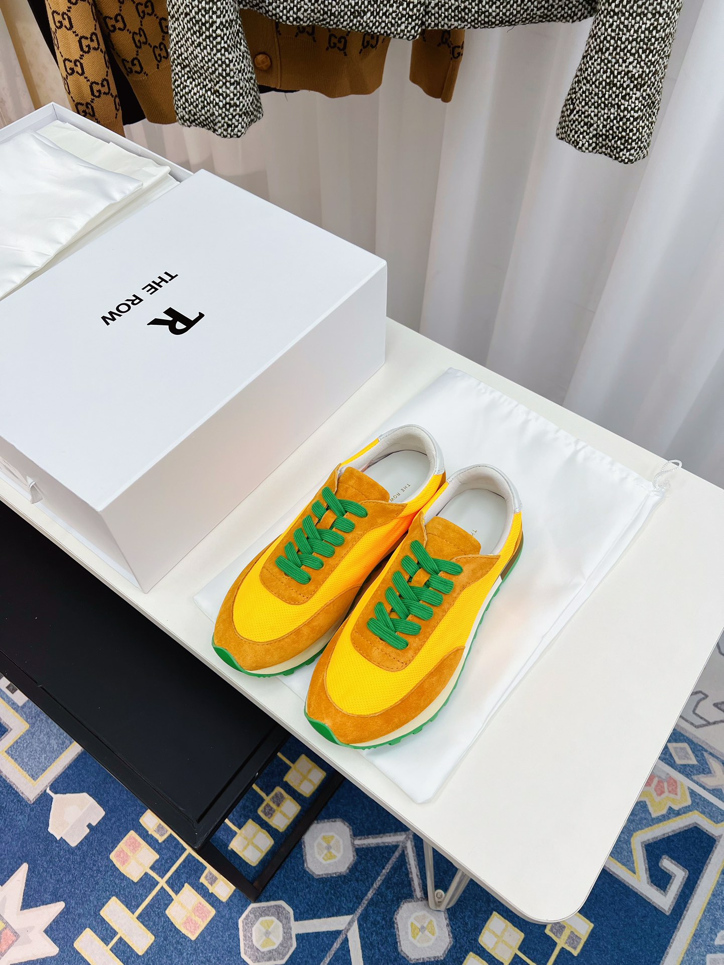 The Row: Comfortable White Sports Shoes with Simple Design and Quality Materials - 图片 1