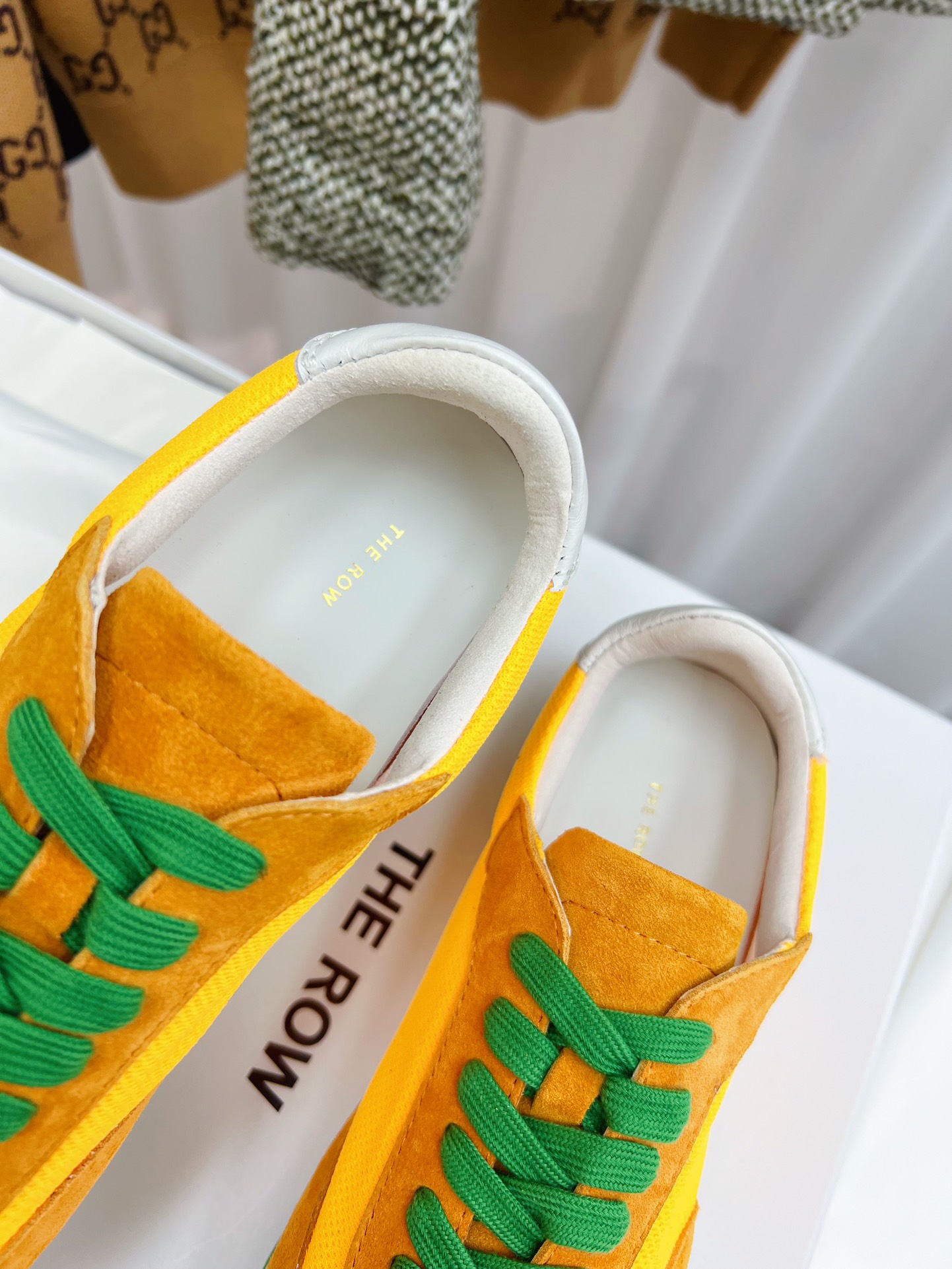 The Row: Comfortable White Sports Shoes with Simple Design and Quality Materials - 图片 5