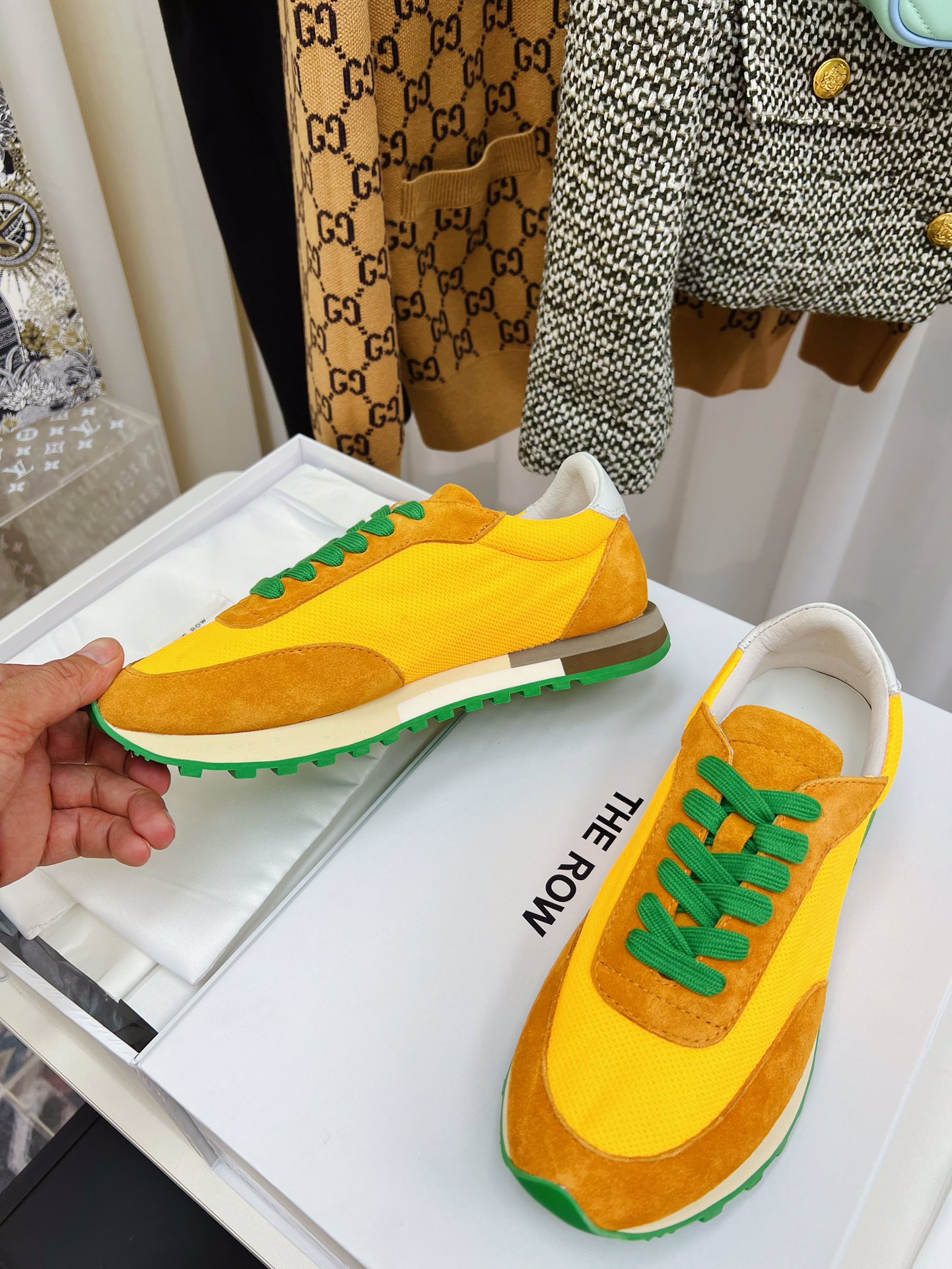 The Row: Comfortable White Sports Shoes with Simple Design and Quality Materials - 图片 7