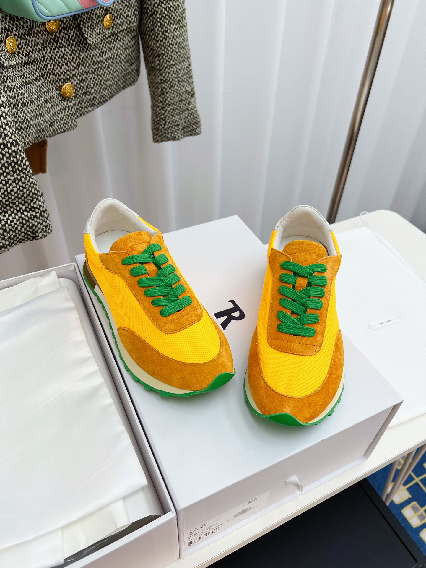 The Row: Comfortable White Sports Shoes with Simple Design and Quality Materials - 图片 9