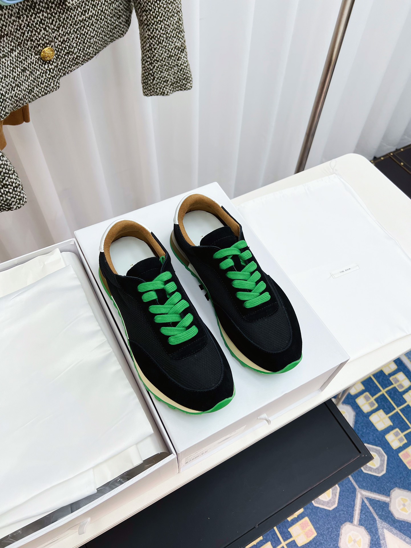 The Row White Sports Shoes with Comfortable Design and Minimalist Style - 图片 1