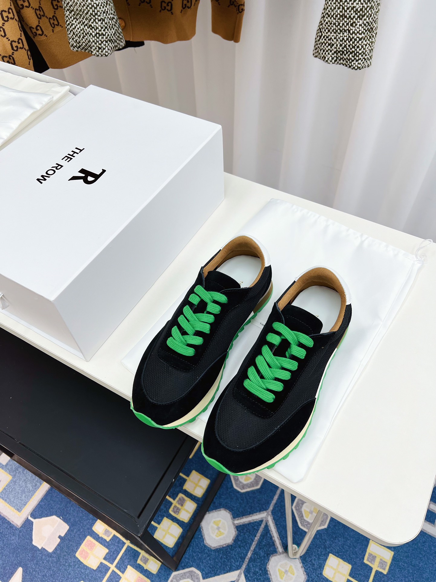 The Row White Sports Shoes with Comfortable Design and Minimalist Style - 图片 7