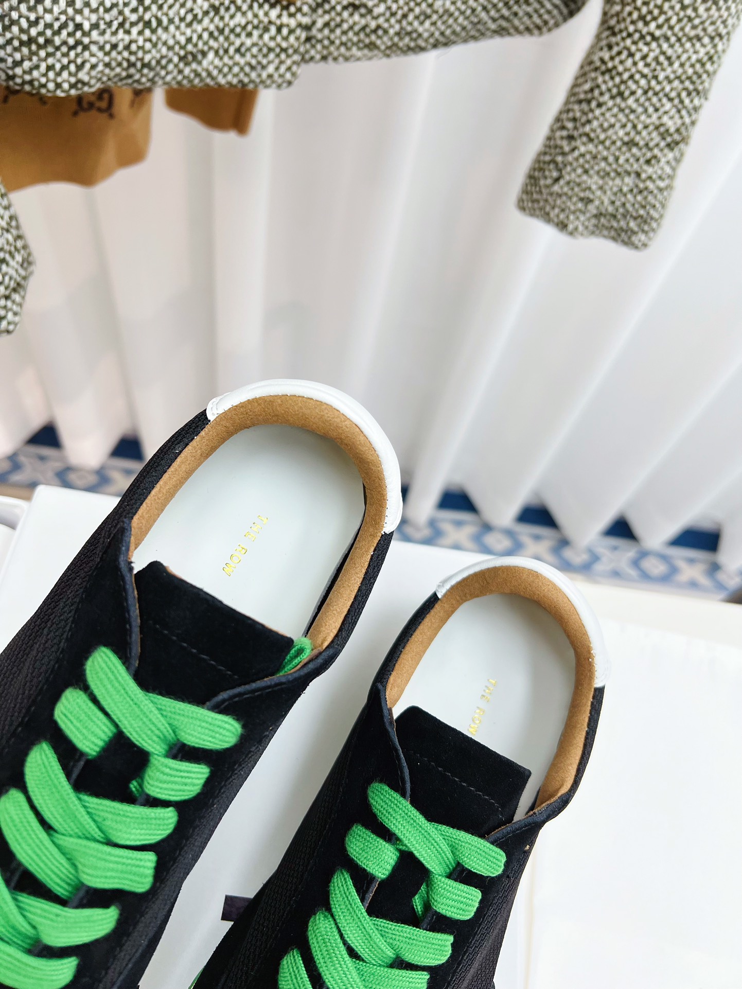 The Row White Sports Shoes with Comfortable Design and Minimalist Style - 图片 4