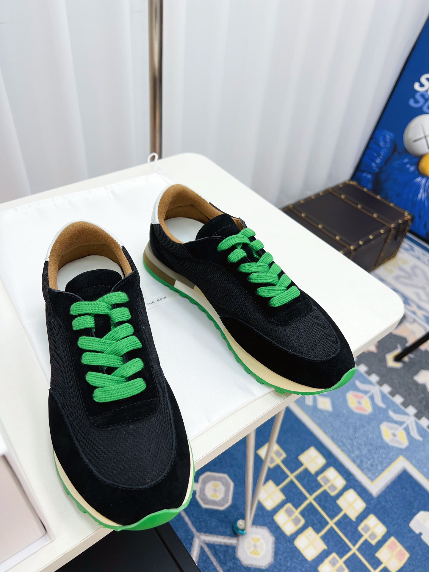The Row White Sports Shoes with Comfortable Design and Minimalist Style - 图片 9