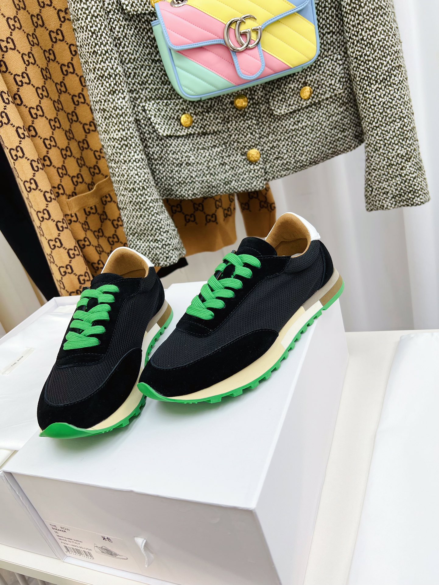 The Row White Sports Shoes with Comfortable Design and Minimalist Style - 图片 3