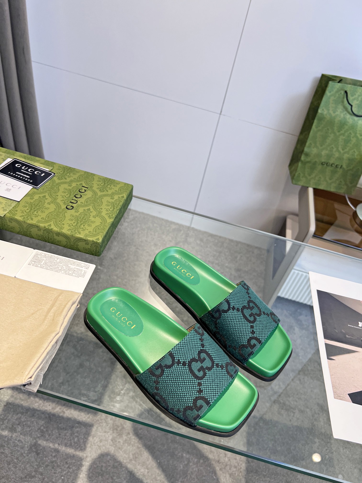 G Inicio ~ Gucci Agente de compras superior 🇮🇹 13 colores Estilo de pareja Zapatillas de primavera y verano…