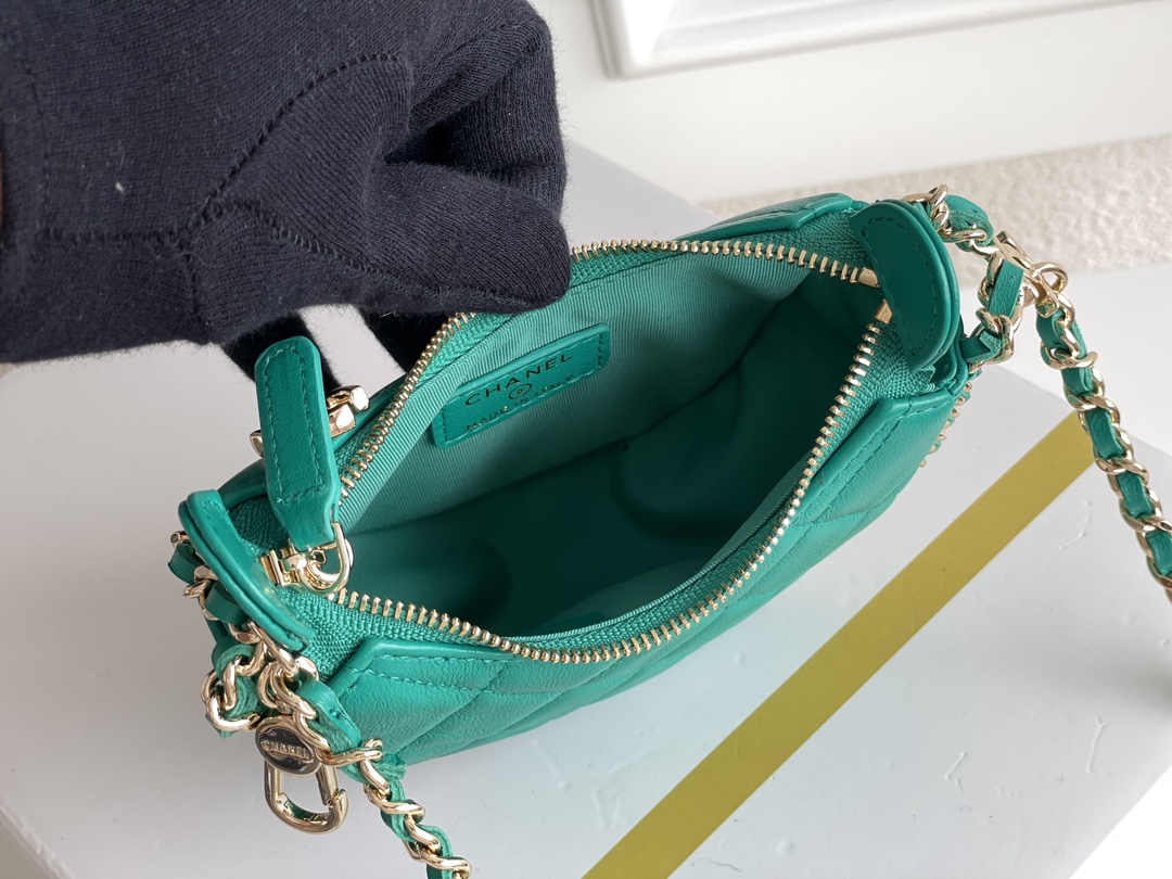 🌼白金版▪️正品级 包装如图𝗖𝗛𝗔𝗡𝗘𝗟 𝟐𝟑𝐩 月亮/月牙包 小号 本季黑马😍小羊皮和淡金的配色，月牙