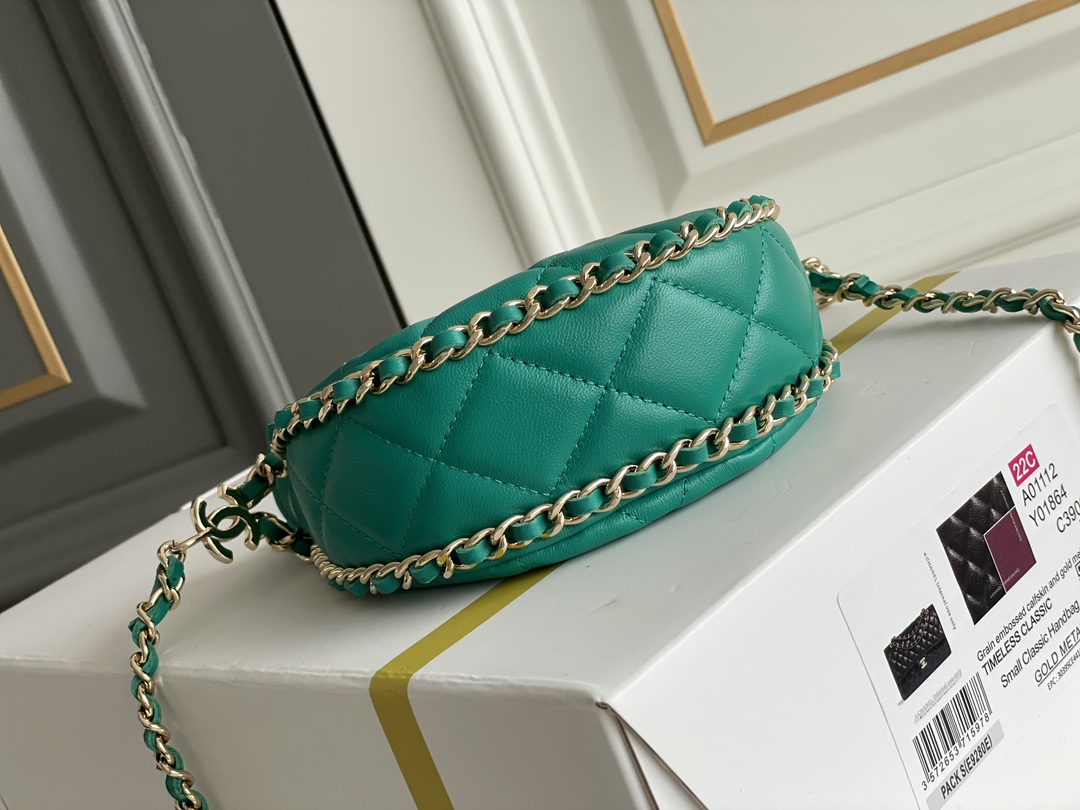 🌼白金版▪️正品级 包装如图𝗖𝗛𝗔𝗡𝗘𝗟 𝟐𝟑𝐩 月亮/月牙包 小号 本季黑马😍小羊皮和淡金的配色，月牙