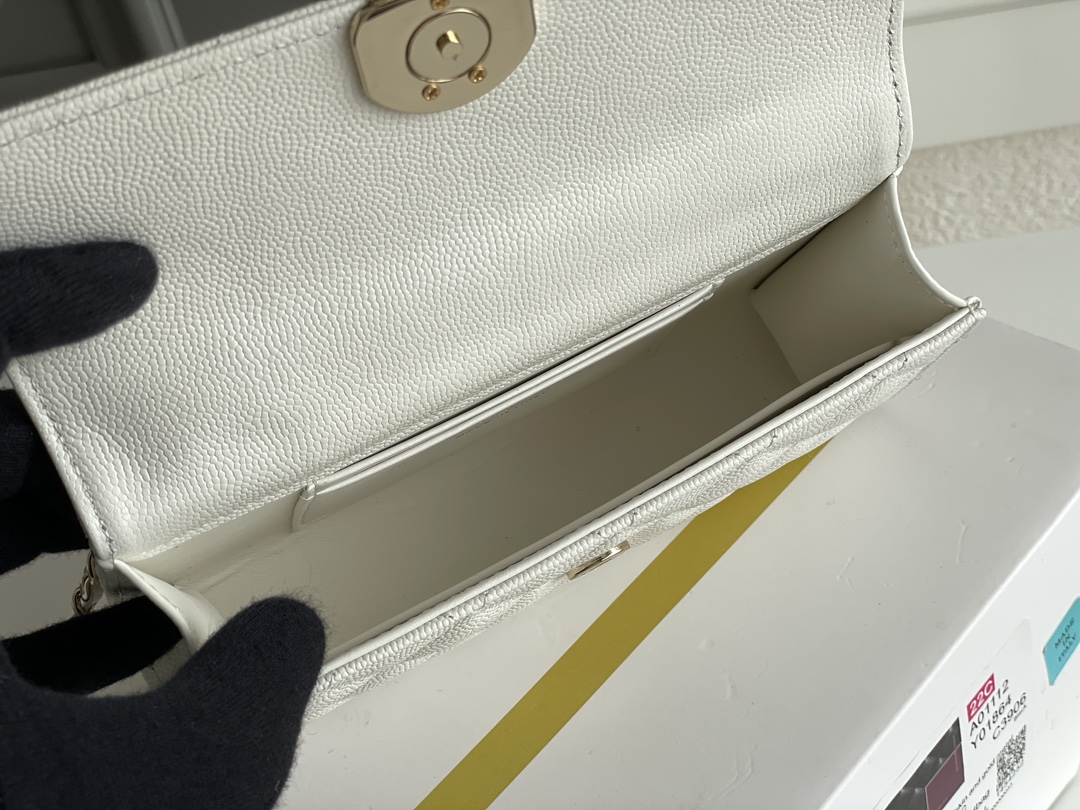 🌼白金版▪️正品级 包装如图现货发售🌱皮穿链手柄𝐤𝐞𝐥𝐥𝐲手机包𝑪𝒉𝒂𝒏𝒆𝒍 𝟐𝟑𝐏｜白色♥𝐳𝐩级 大号