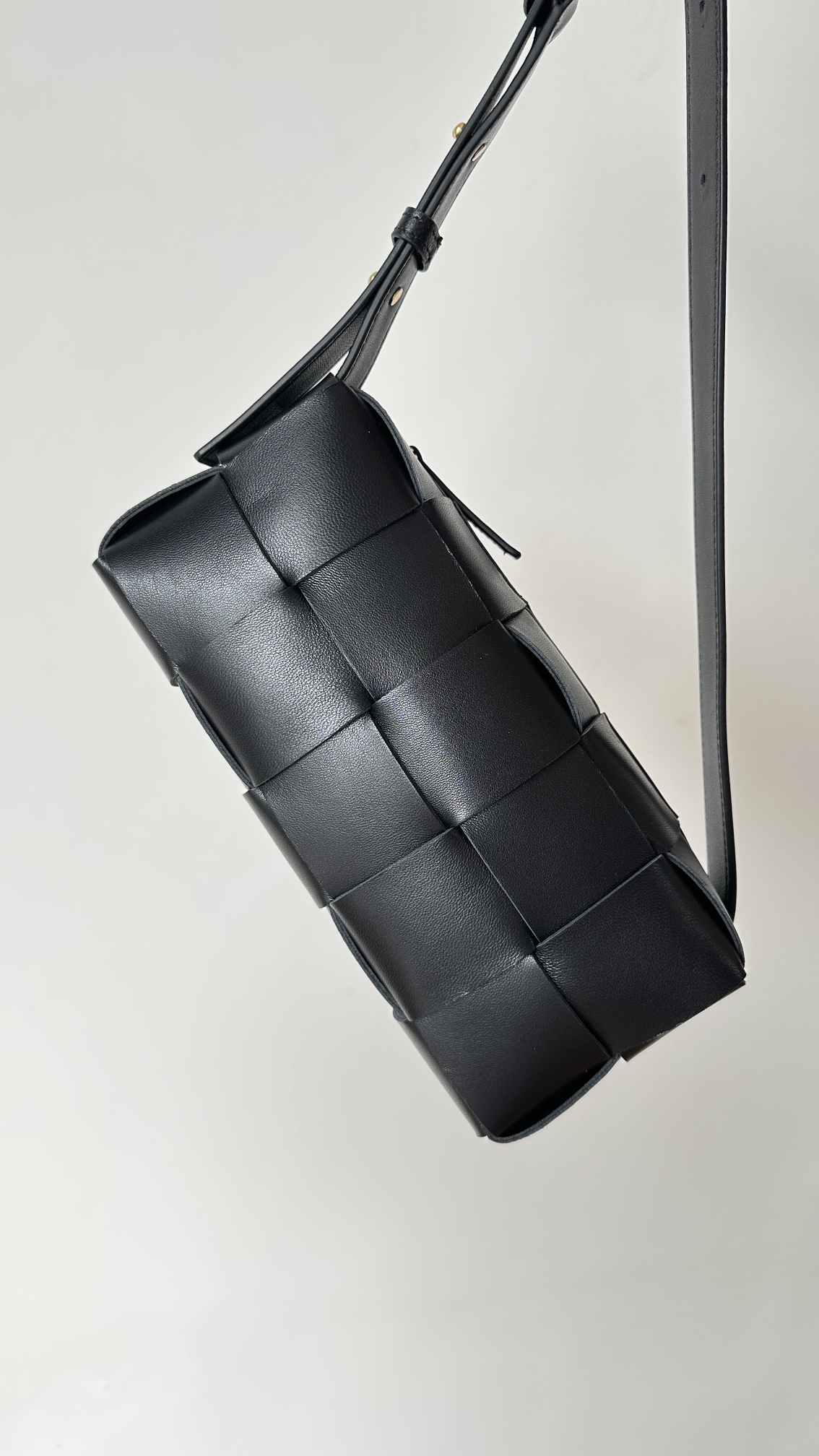 Bottega Veneta BV Cassette Crossbody & Shoulder Bags Black Weave Lambskin Sheepskin Mini