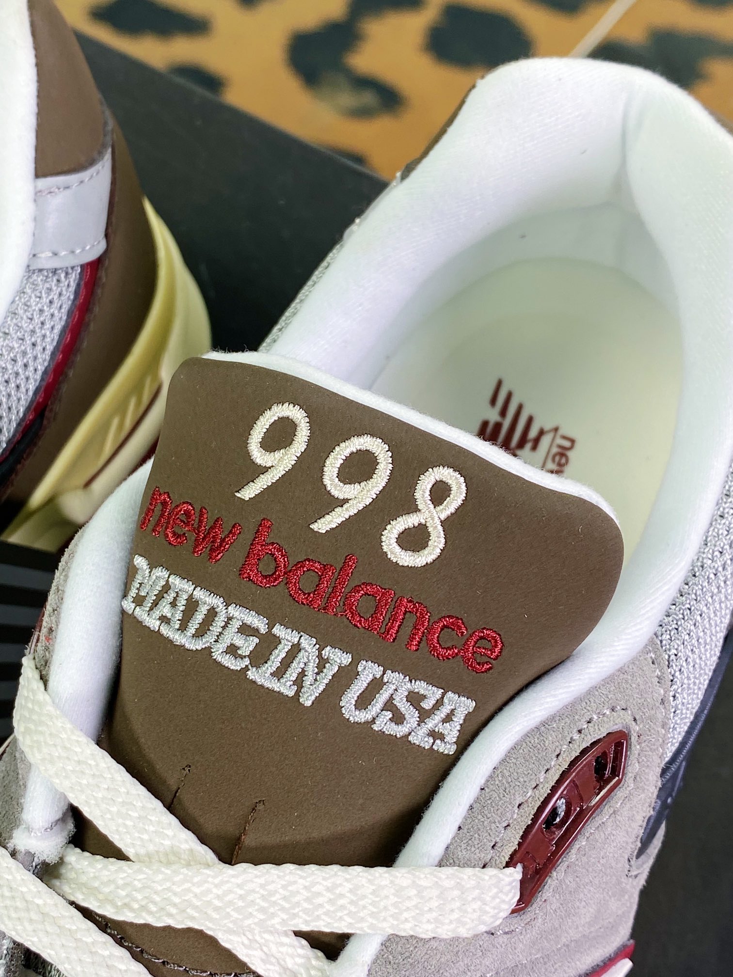 M998 Made in USA high-end American lineage series classic jogging shoes ”Original Gray Brown White Red” M998GNR