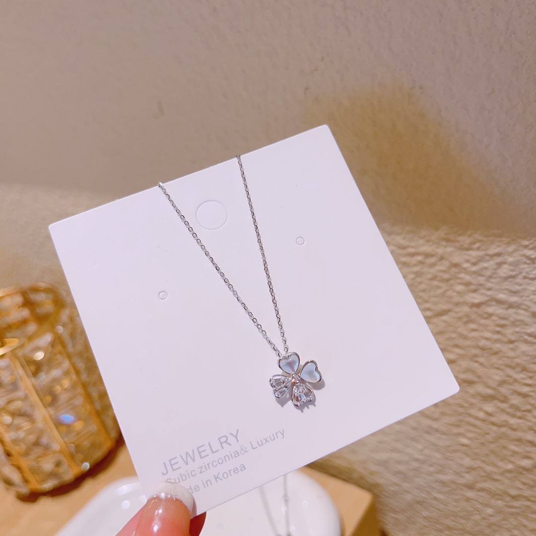 Hypoallergenic Silver Necklace Sweet & Cool New Year Silver