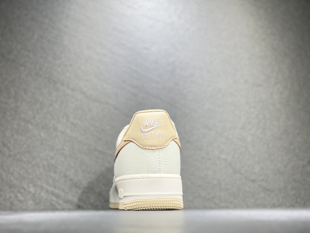 240 Nike Air Force 1 空军一号运动板鞋 GR5263-023