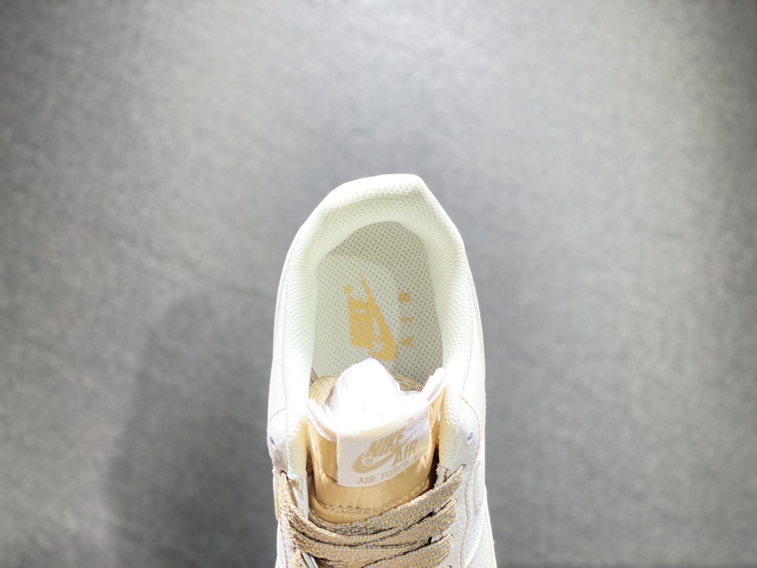 240 Nike Air Force 1 空军一号运动板鞋 UN0824-332