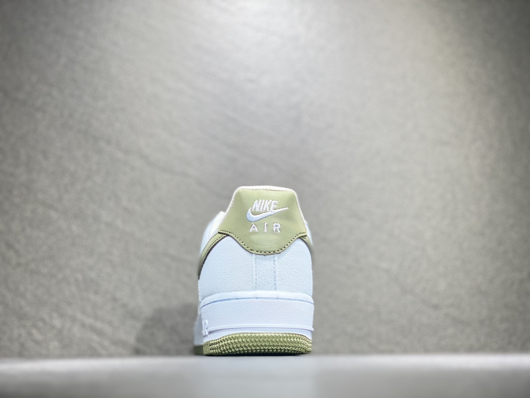 200 Nike Air Force 1 空军一号运动板鞋  DG2296-002