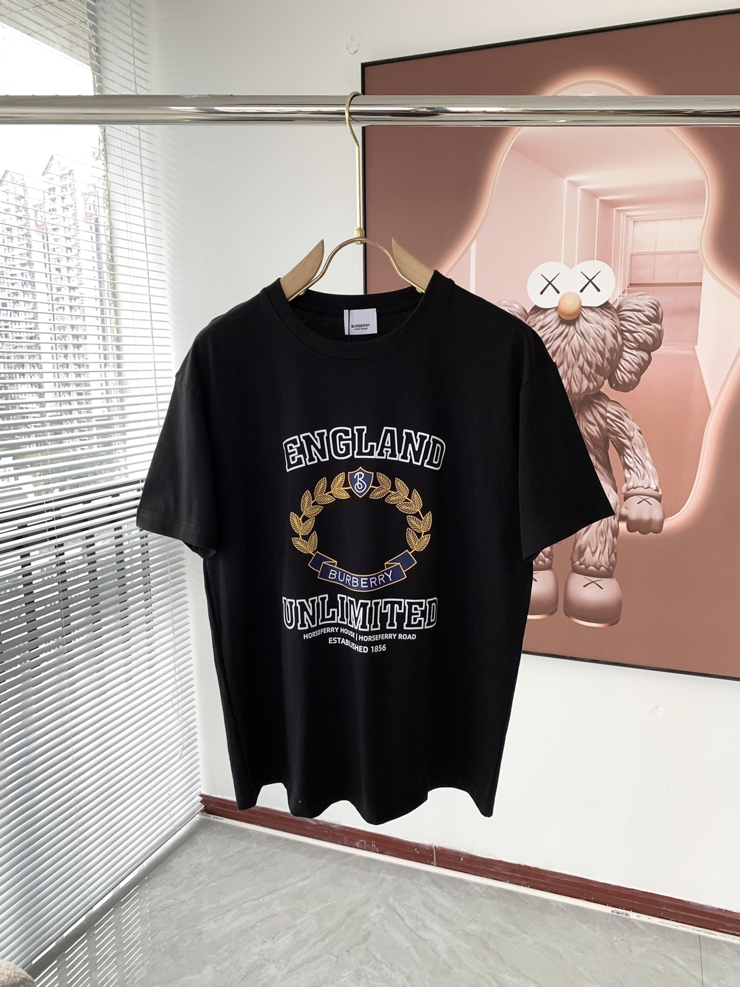 Burberry 2024 primavera/verano camiseta de manga corta unisex para parejas, último pedido de comercio. ¡En perfecto est…