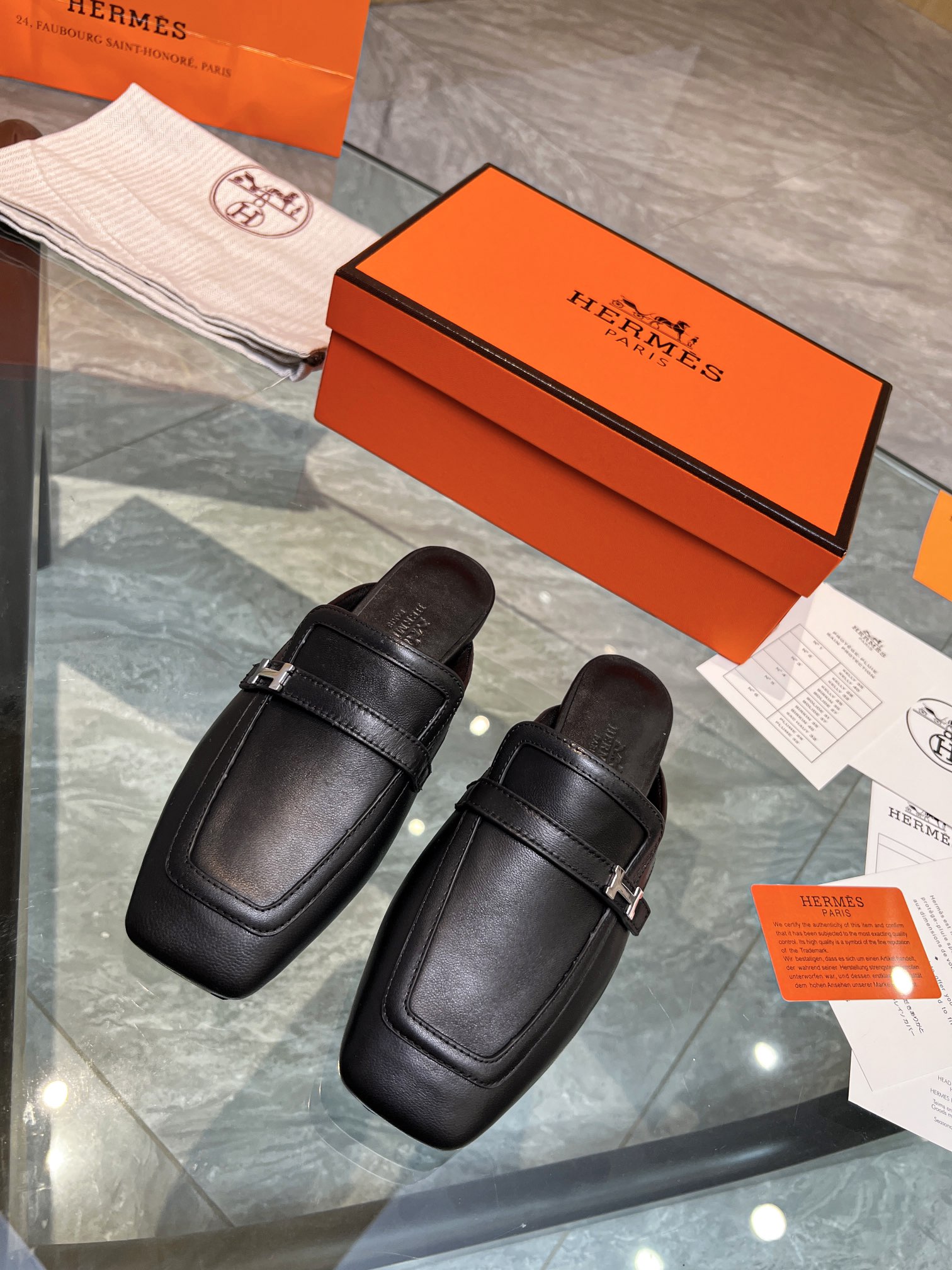 NO:236797,The top 2025 product Hermes new real handmade shoes, purely handmade, and must-have items!  Vacation matching artifact!  Our pursuit of fine products is always the best!  Don't settle it!  Comfortable and original spirit, do not agree with trends, and do not deliberately express yourself as Hermes and her sincere fans, the unanimous pursuit!  【Material】 Upper cowhide, sheepskin 35-41, semi-torque, hermes, hermes, cowhide, sheepskin198609092025顶级产品Hermes爱马仕新款真正的手工鞋,纯手工打造,必须收藏的单品！度假搭配神器！我们对精品的追求永远只要最好！不要将就！舒适及原创精神、不附和潮流、不刻意表达自己是Hermes爱马仕及衷粉的一致追求！【材质】 鞋面牛皮,里羊皮35-41,半拖,hermes,hermes,cowhide,sheepskin,Women's Shoes