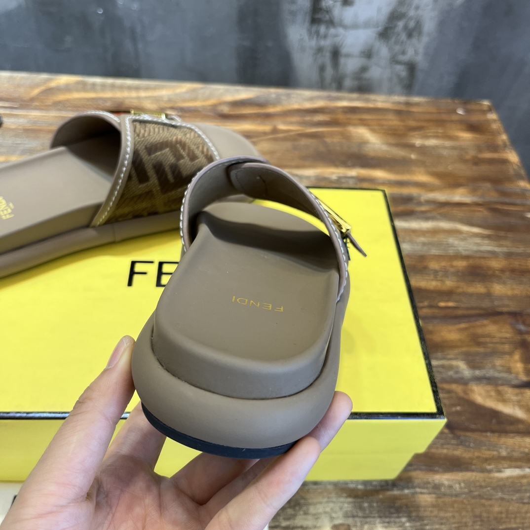 Fendi Fendi芬迪 最新款 FF 老花 厚底 拖鞋 凉鞋