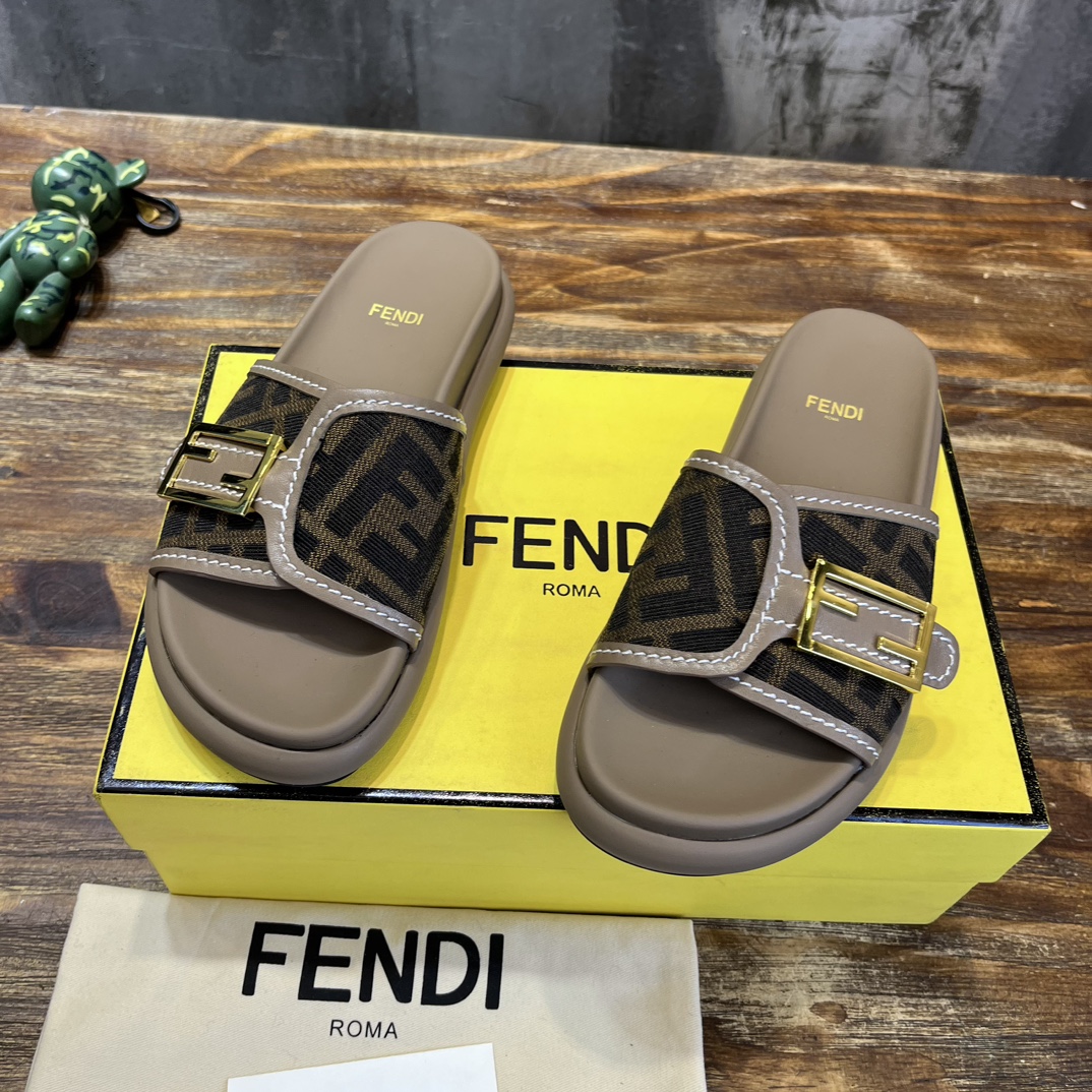 Fendi Fendi芬迪 最新款 FF 老花 厚底 拖鞋 凉鞋
