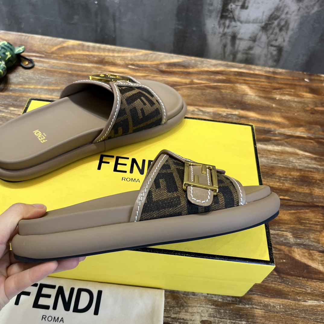 Fendi Fendi芬迪 最新款 FF 老花 厚底 拖鞋 凉鞋