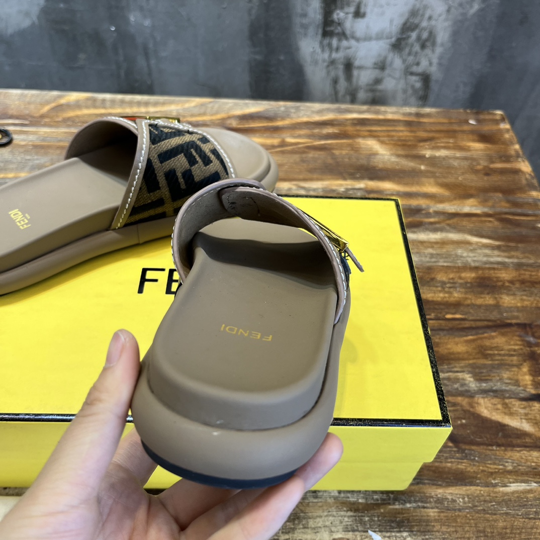 Fendi Fendi芬迪 最新款 FF 老花 厚底 拖鞋 凉鞋