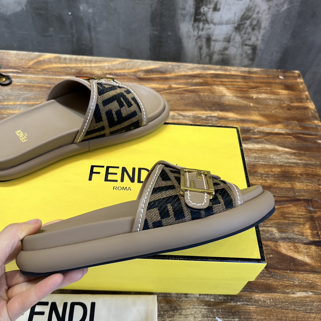 Fendi Fendi芬迪 最新款 FF 老花 厚底 拖鞋 凉鞋