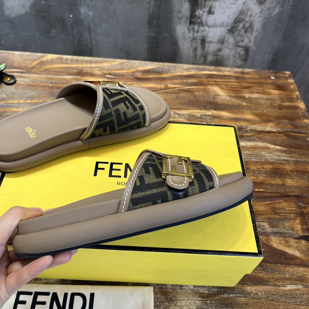 Fendi Fendi芬迪 最新款 FF 老花 厚底 拖鞋 凉鞋