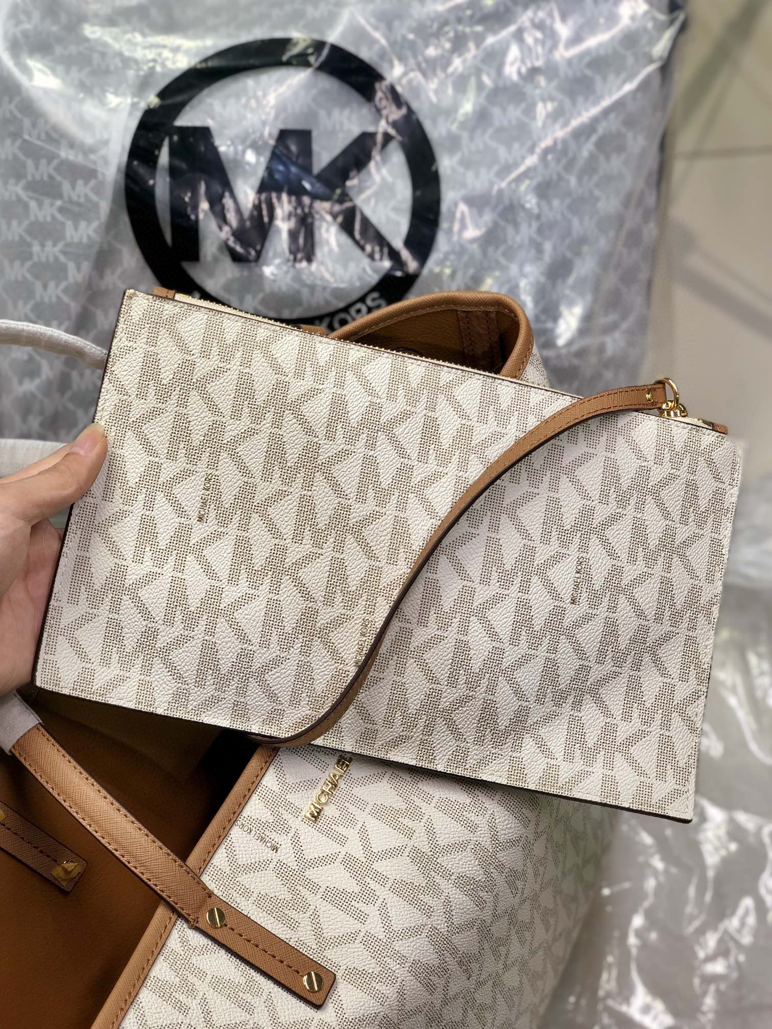 Michael Kors Mk 印花子母 子母购物袋 附带挽手包 御用PVC字母印花料 耐磨耐刮绝对经用
