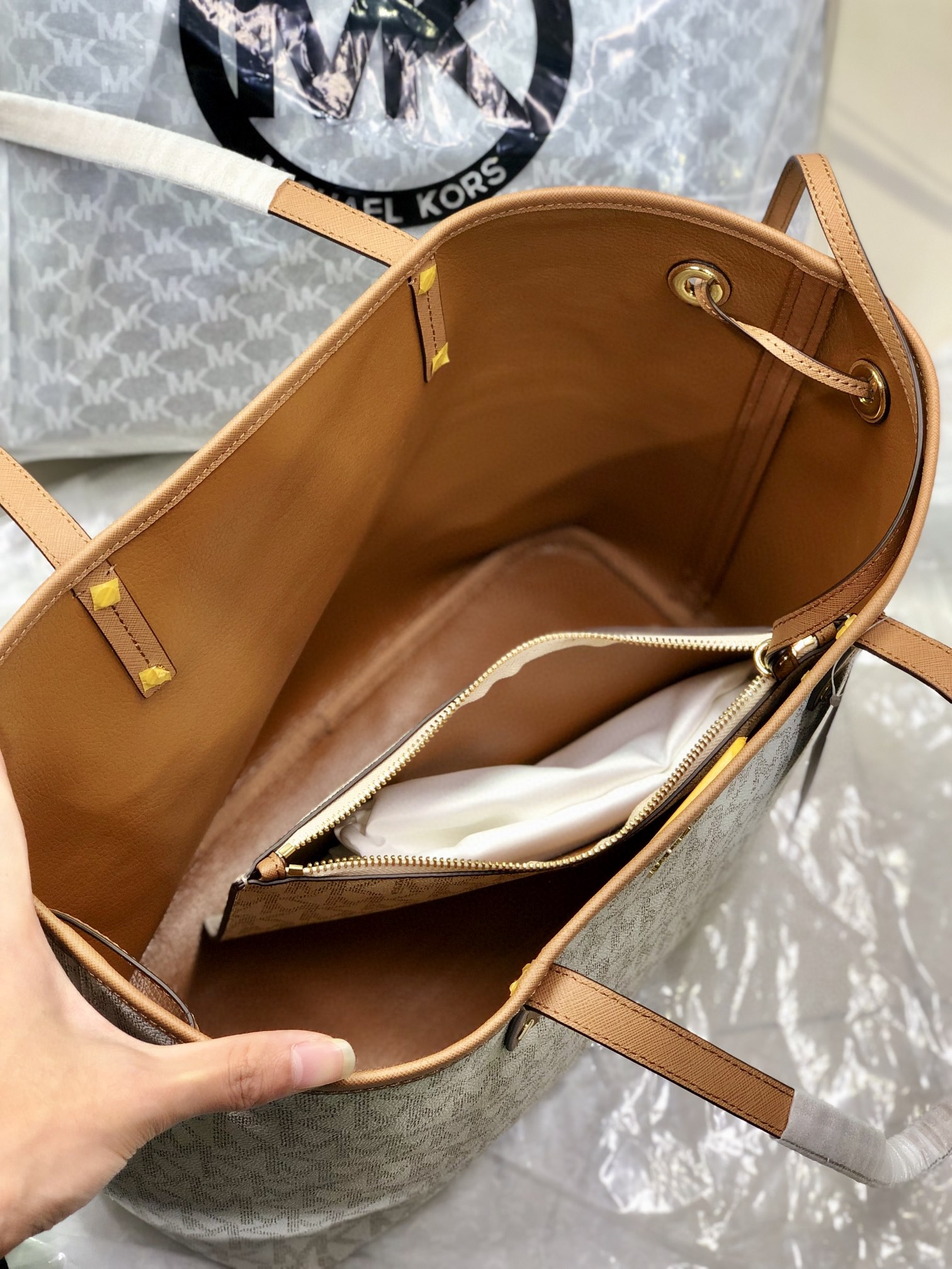 Michael Kors Mk 印花子母 子母购物袋 附带挽手包 御用PVC字母印花料 耐磨耐刮绝对经用