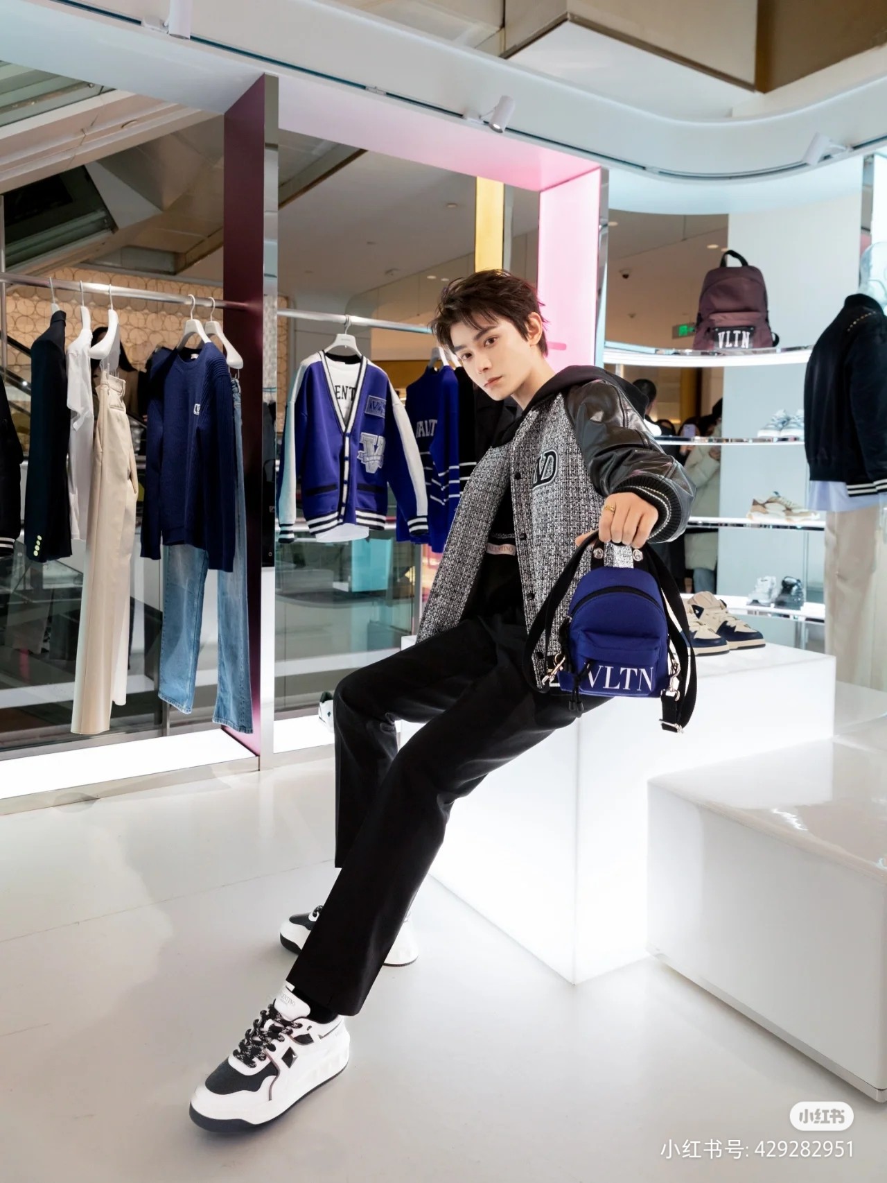 NO:173225,Reference for foot pictures #, casual shoes/sports shoes, sneakers19860909上脚图参考#,休闲鞋/运动鞋,sneakers,Women's Shoes