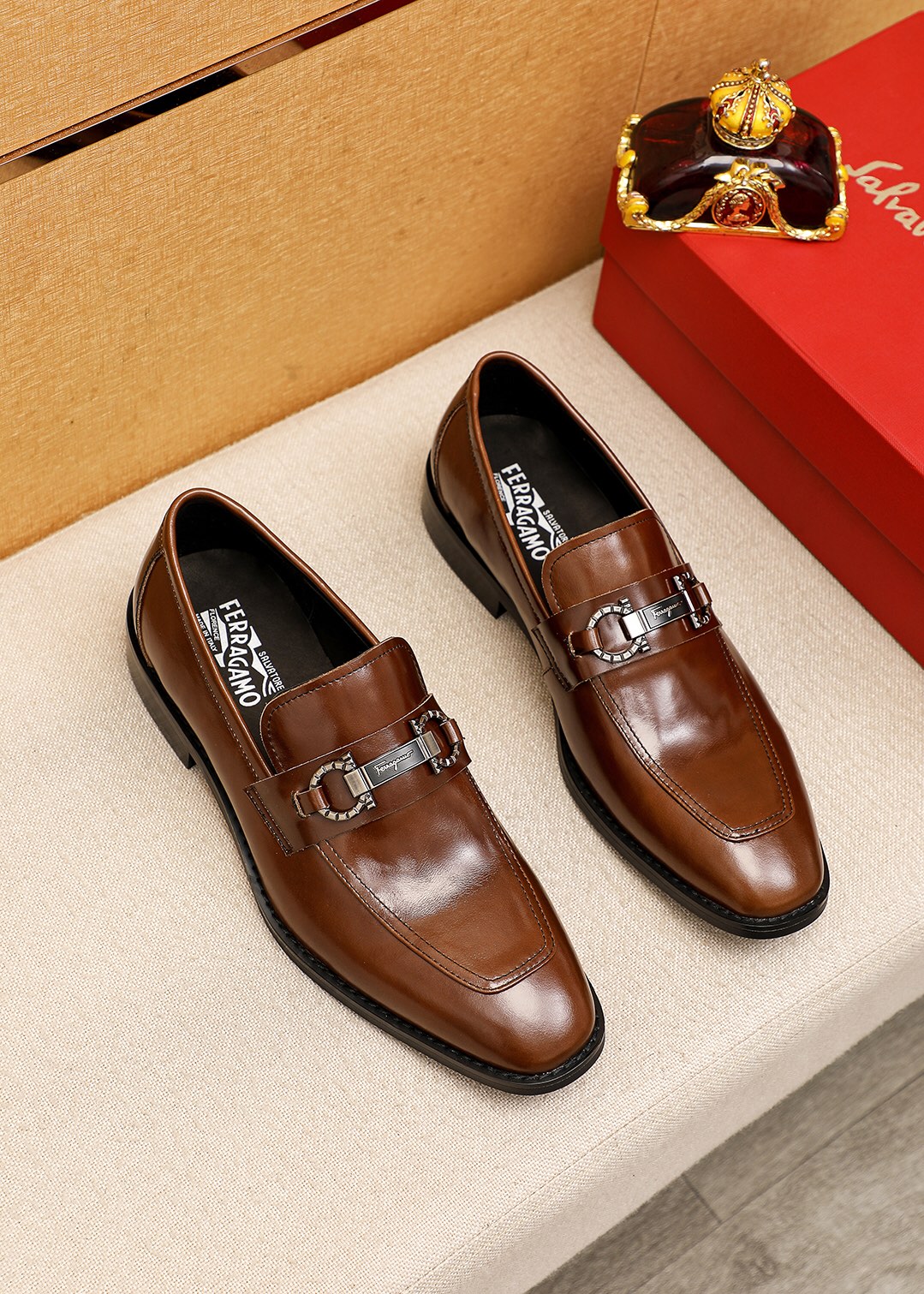 Product: Ferragamoo "Ferragamo" casual leather shoes in regular sizes 38-44 (customized at