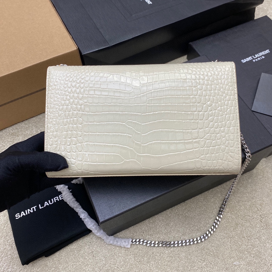 Lacoste Kate鳄鱼纹链条斜挎包 每个女孩衣柜都 一个的百搭款式 高质量 鳄鱼压纹牛皮