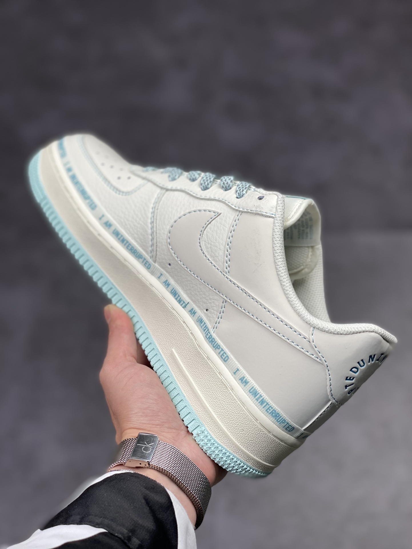 230 原盒内置涂鸦笔新版本 原版一致 Uninterrupted x Air Force 1 ”MORE THAN” PO3699-808