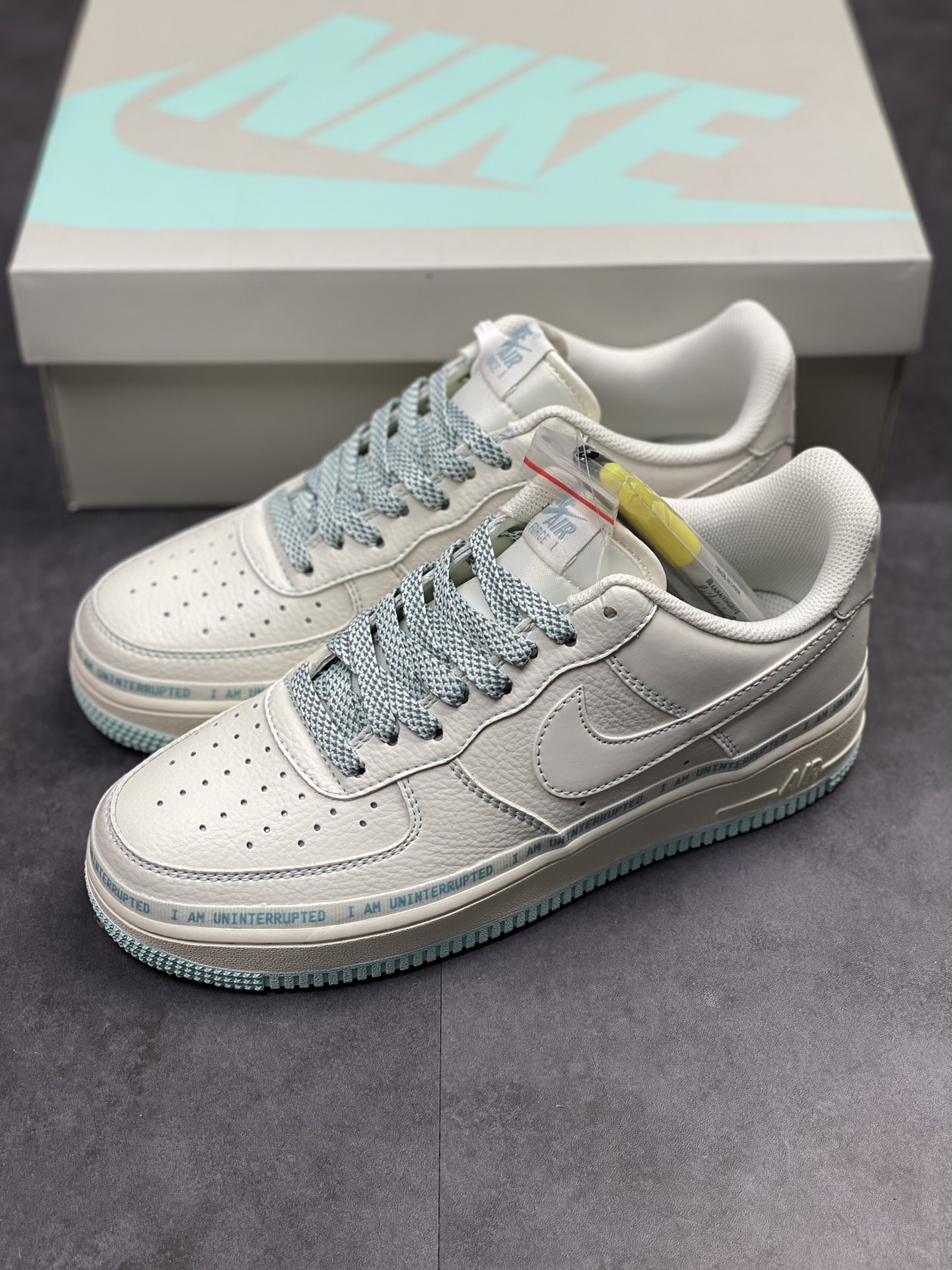 230 原盒内置涂鸦笔新版本 原版一致 Uninterrupted x Air Force 1 ”MORE THAN” PO3699-808