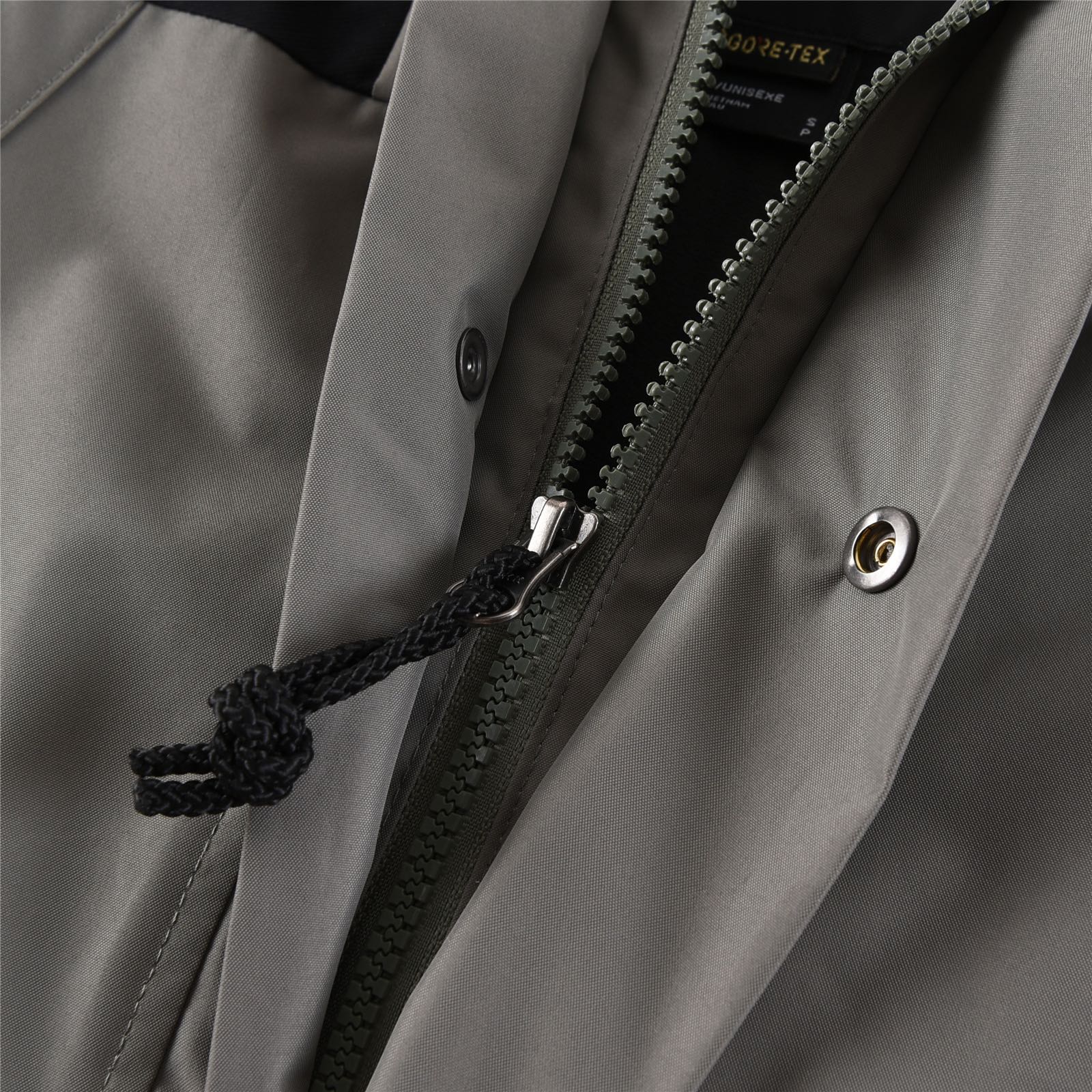 The North Face 1990 Classic Waterproof Outdoor Windproof Climbing Jacket 5 i1678383612 8750 4