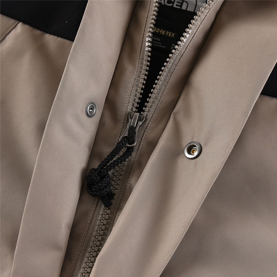 The North Face 1990 Classic Waterproof Outdoor Windbreaker Jacket - Durable & Stylish 6 i1678384374 6543 4