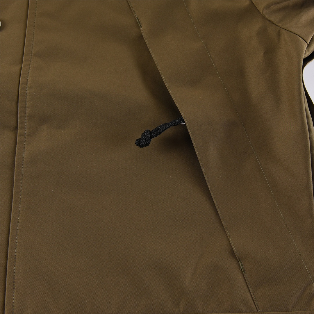 The North Face 1990 Classic Outdoor Waterproof Windproof Climbing Jacket 4 i1678385718 5797 3